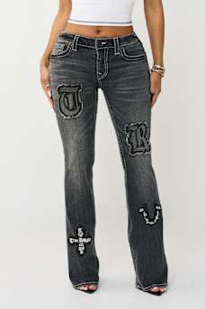 JEANS CORTE DE BOTA BECCA DE TIRO MEDIO CON APLIQUE, image 1