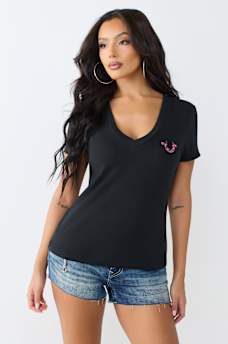 CLASSIC V-NECK TEE