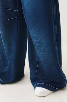 PANTALON EN MOLLETON COUPE BALLON D&Eacute;LAV&Eacute; INDIGO