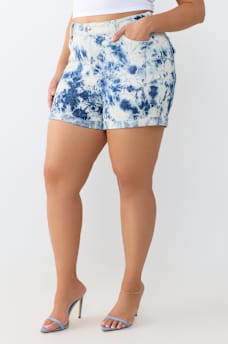 PLUS JENNIE MID RISE FLAP CURVY SHORT