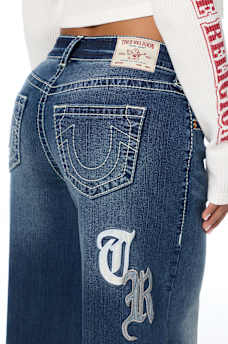 JESSIE MID RISE APPLIQU&Eacute; BIG T SUPER BAGGY JEAN