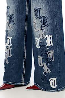 JESSIE MID RISE APPLIQU&Eacute; BIG T SUPER BAGGY JEAN