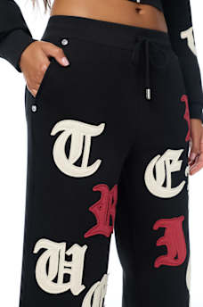APPLIQU&Eacute; MID RISE STRAIGHT LEG SWEATPANT