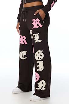 APPLIQU&Eacute; MID RISE STRAIGHT LEG SWEATPANT
