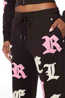 APPLIQU&Eacute; MID RISE STRAIGHT LEG SWEATPANT