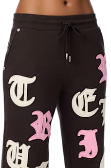 APPLIQU&Eacute; MID RISE STRAIGHT LEG SWEATPANT