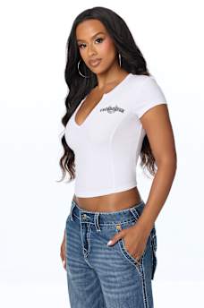 CRYSTAL SCRIPT WING NOTCH TEE