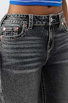 BOBBI MID RISE NO. 1 LOGO BIG T BAGGY JEAN