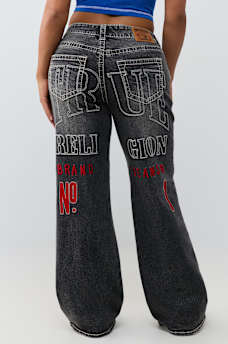 BOBBI MID RISE NO. 1 LOGO BIG T BAGGY JEAN
