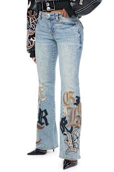 BECCA MID RISE APPLIQU&Eacute; FLAP BOOTCUT JEAN