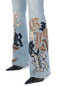 BECCA MID RISE APPLIQU&Eacute; FLAP BOOTCUT JEAN