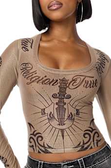 SCOOP NECK TATTOO LONG SLEEVE TOP