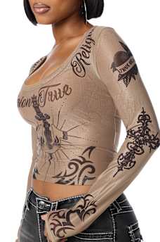 SCOOP NECK TATTOO LONG SLEEVE TOP
