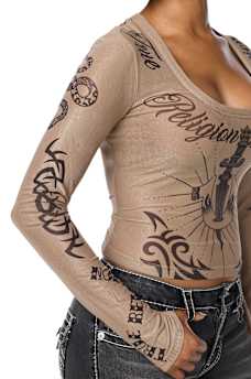 SCOOP NECK TATTOO LONG SLEEVE TOP
