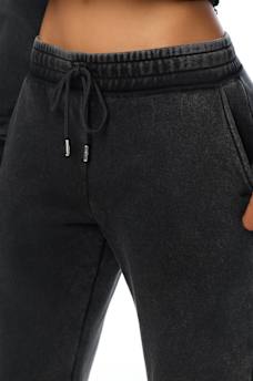 APPLIQU&Eacute; WASHED LOW RISE STRAIGHT LEG SWEATPANT