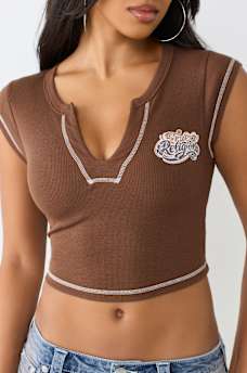 CRYSTAL ICE CREAM RIBBED NOTCH TEE