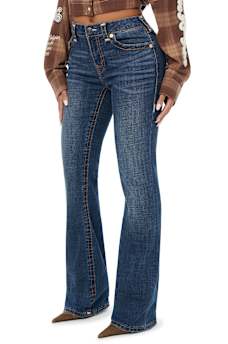 BECCA MID RISE APPLIQU&Eacute; SUPER T FLAP BOOTCUT JEAN