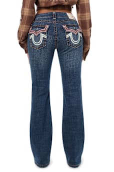 BECCA MID RISE APPLIQU&Eacute; SUPER T FLAP BOOTCUT JEAN