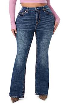 PLUS BECCA MID RISE APPLIQU&Eacute; SUPER T FLAP BOOTCUT JEAN