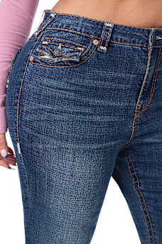 PLUS BECCA MID RISE APPLIQU&Eacute; SUPER T FLAP BOOTCUT JEAN