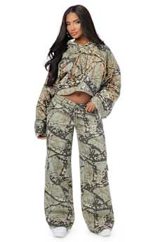 BEDAZZLED CAMO CARGO WIDE LEG BAGGY SWEATPANT