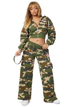 EMBROIDERED CAMO OVERALL BAGGY SWEATPANT