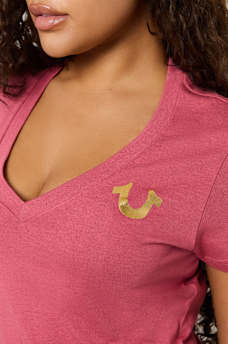 METALLIC SCRIPT LOGO V NECK TEE, image 4