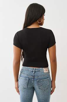 CAMISETA CORTA CON ABERTURA EN V Y HERRADURA CON BRILLO, image 5