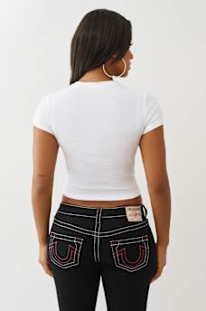 CAMISETA CORTA CON ABERTURA EN V Y HERRADURA CON BRILLO, image 5