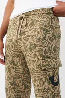 CAMO ALLOVER PRINT CARGO FLEECE PANT
