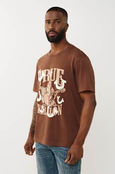 CAMISETA GR&Aacute;FICA CON ESTAMPADO EN RELIEVE DE VARIAS HERRADURAS