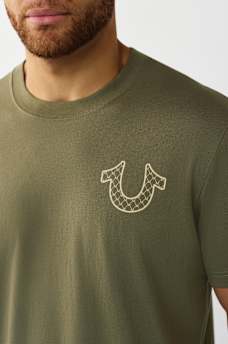 FILLED HORSESHOE SCRIPT GRAPHIC TEE