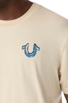 FASHION SENSES HORSESHOE TEE