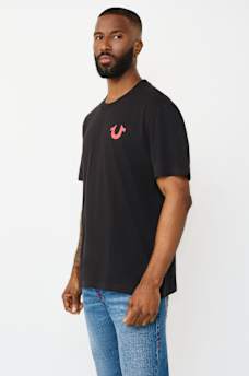 EMBROIDERED WORLD TOUR HORSESHOE TEE