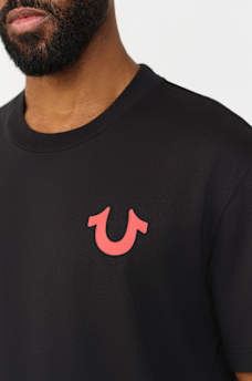 EMBROIDERED WORLD TOUR HORSESHOE TEE