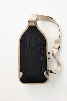 BOLSA CRUZADA CON PARCHE WORLD TOUR, image 2