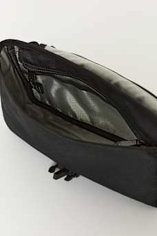 HORSESHOE FLAP SLING BAG