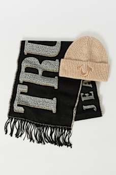 TRUE BEANIE & SCARF SET