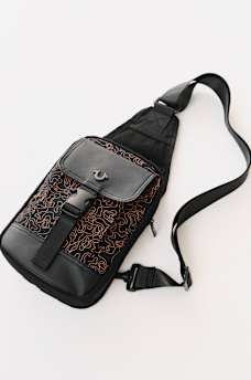 WAVY HORSESHOE SLING BAG, image 3