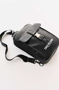 METAL CLASP LOGO SLING BAG, image 7